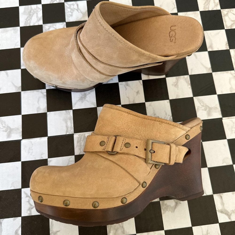 NWT UGG NATALEE CLOGS. TAN LEATHER WITH SHEEPSKIN INSOLE. SIZE 7